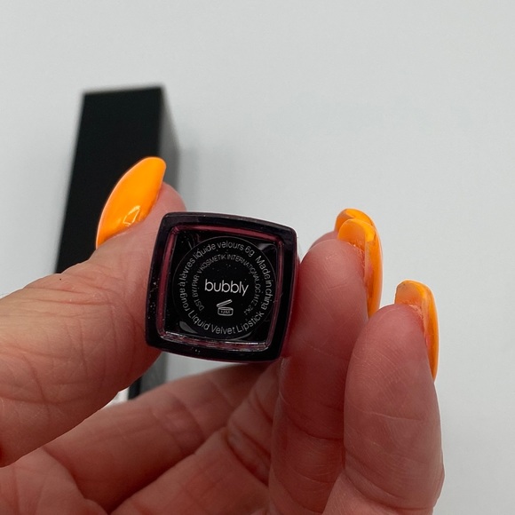V. Kosmetik, Lipstick Liquid Velvet in Bubbly BNIB - Picture 5 of 5